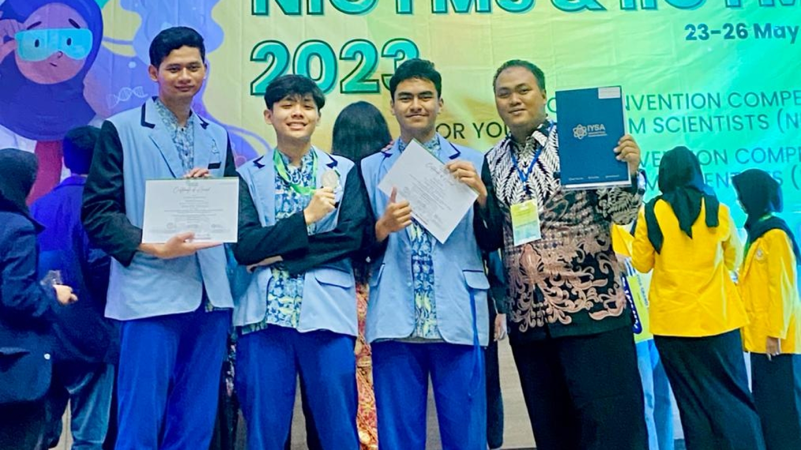 SISWA SMA IT BINA AMAL RAIH SILVER MEDAL DALAM AJANG INTERNATIONAL INVENTION COMPETITION FOR YOUNG MOSLEM SCIENTISTS (IICYMS)