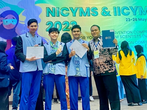 SISWA SMA IT BINA AMAL RAIH SILVER MEDAL DALAM AJANG INTERNATIONAL INVENTION COMPETITION FOR YOUNG MOSLEM SCIENTISTS (IICYMS)